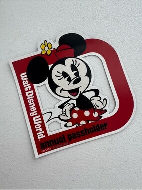 DISNEY | Annual Passholder Minnie Mouse Magnet Official WDW Parks Collectible